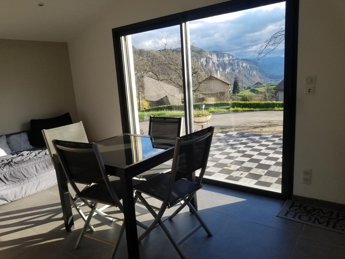 Un pied devant l'autre - Housity
