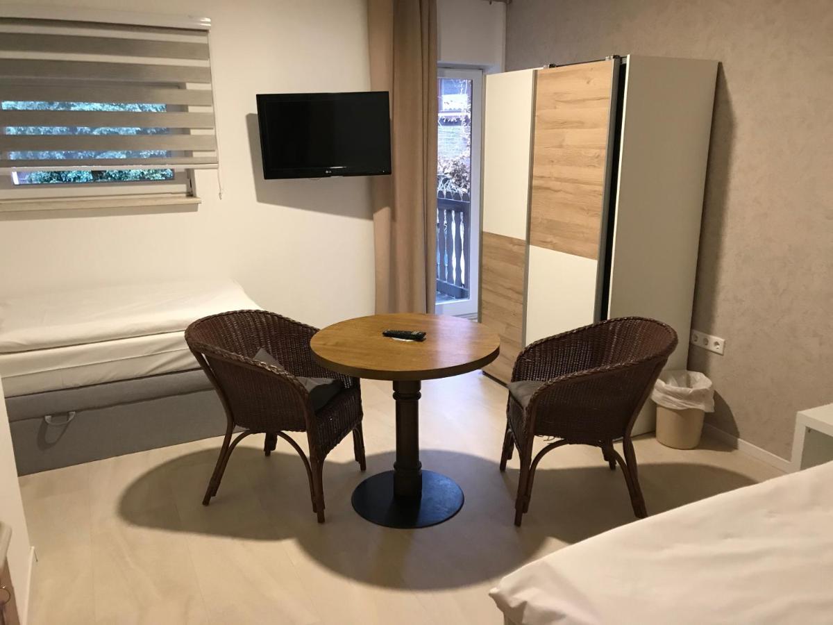 Hotel Zum Weinberg - Housity
