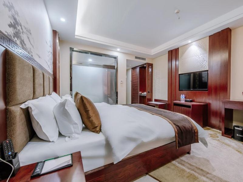 GreenTree Eastern Kunming Baiyun Road Tongde Square Hotel - Housity