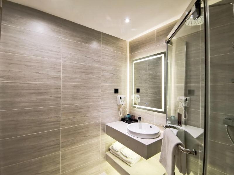 Gya Taizhou Jingjiang City South Century Plaza Hotel - Housity