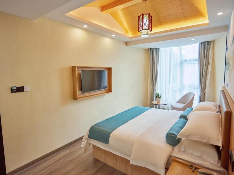 GreenTree Inn Huangshan TangKou Beauty Spot South Gate Transfer Center Business Hotel - Housity