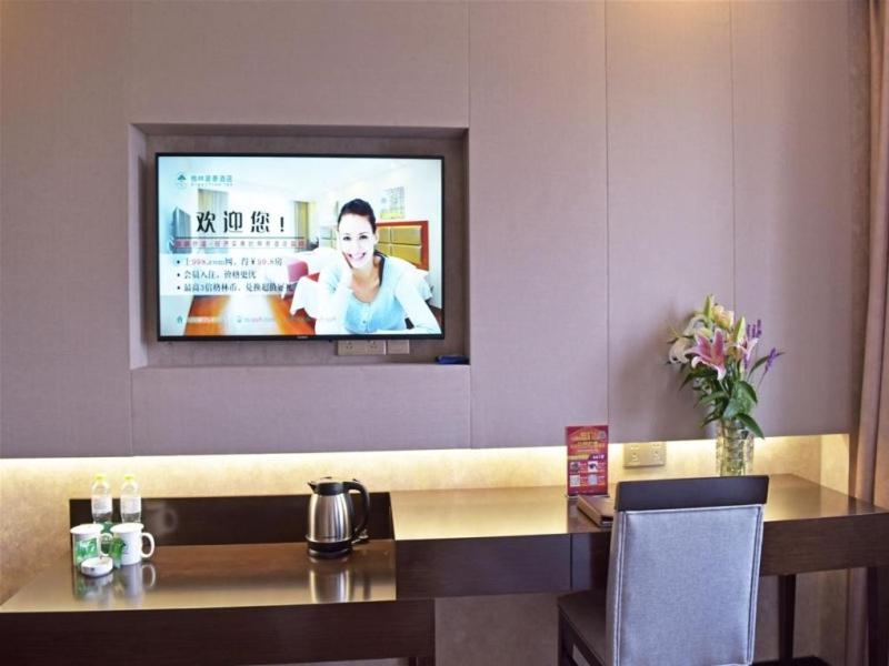 GreenTree Inn JiangSu Changzhou Dinosaur Park Global Harbor Express Hotel - Housity