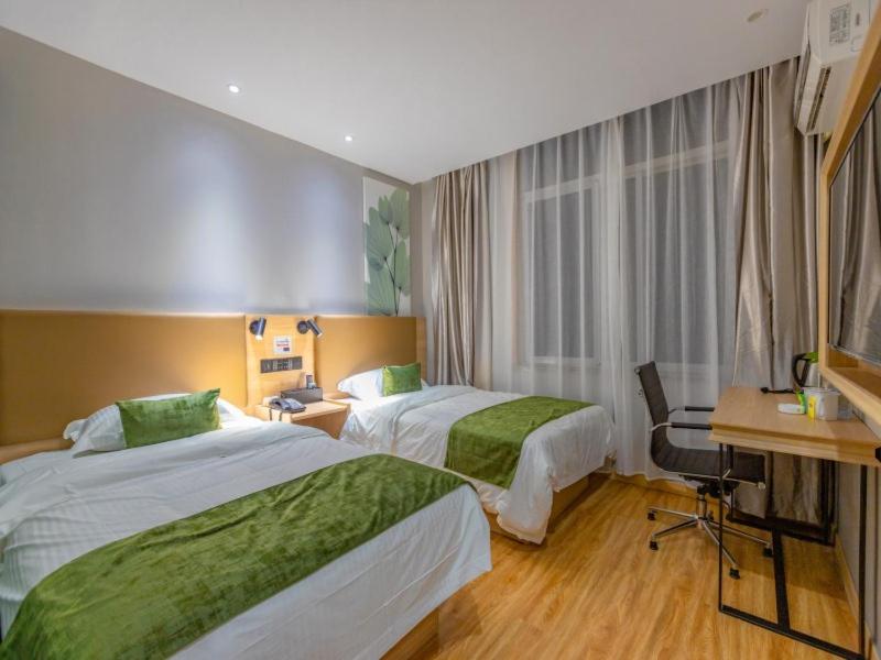 Shell Ningbo Gaoqiao Subway Station Hotel - Housity