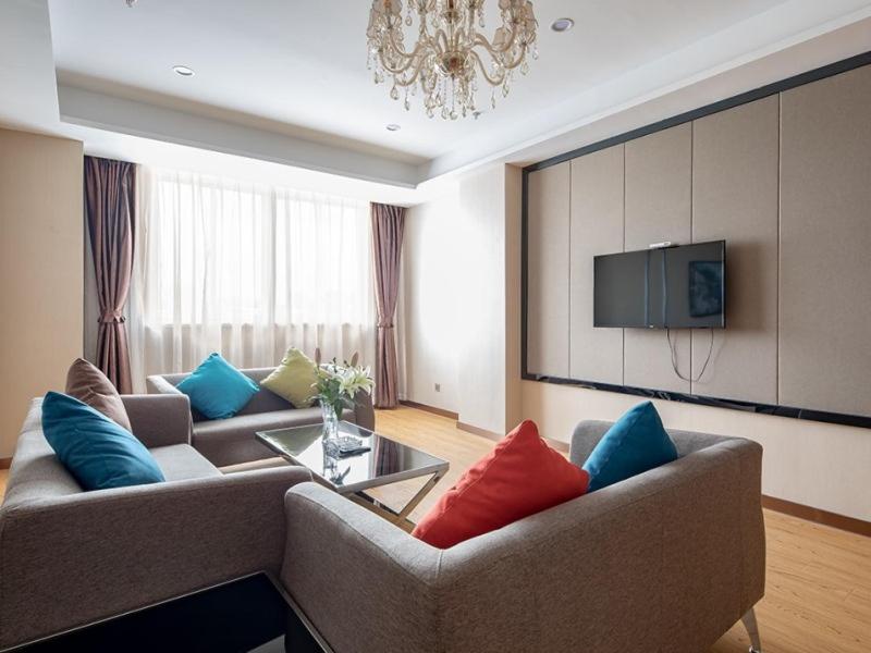 GreenTree Inn Wuxi Jiangyin City Renmin East Road Liangchen Square Business Hotel - Housity