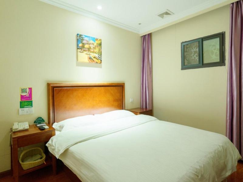 GreenTree Inn Shanghai Luojing Express Hotel - Housity