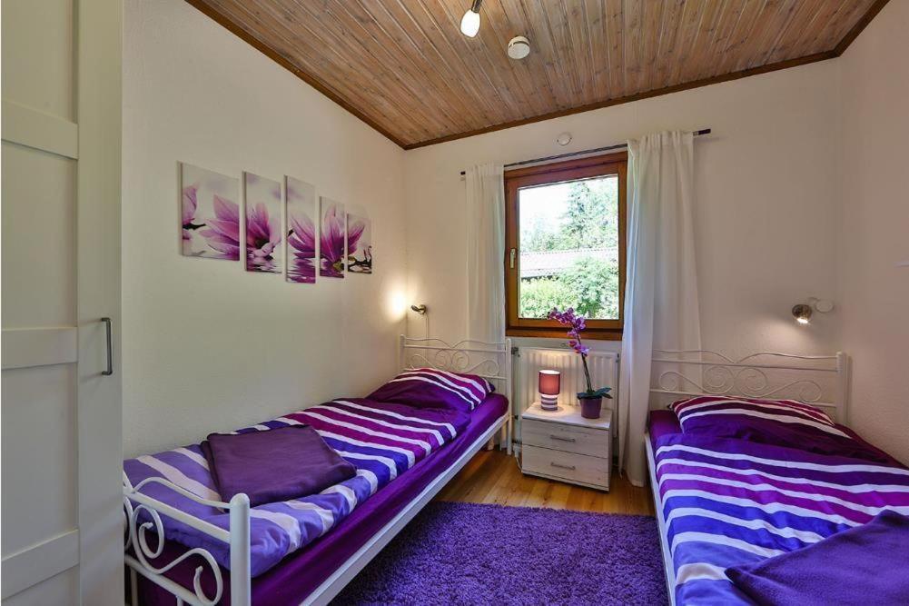 Waldsee-Ferienhaus-mit-Kamin-W-Lan - Housity