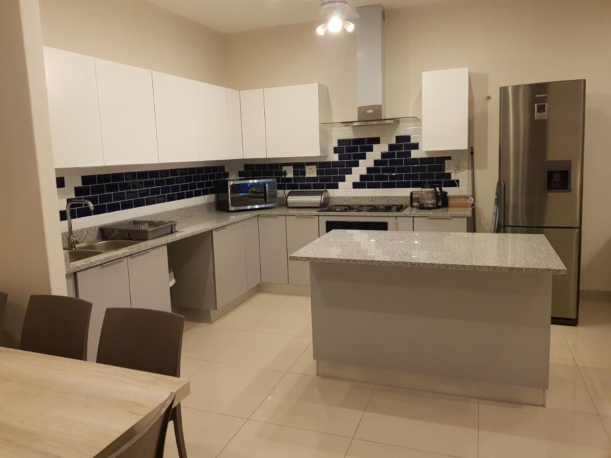 Westbrook Cabanas 1st - Housity