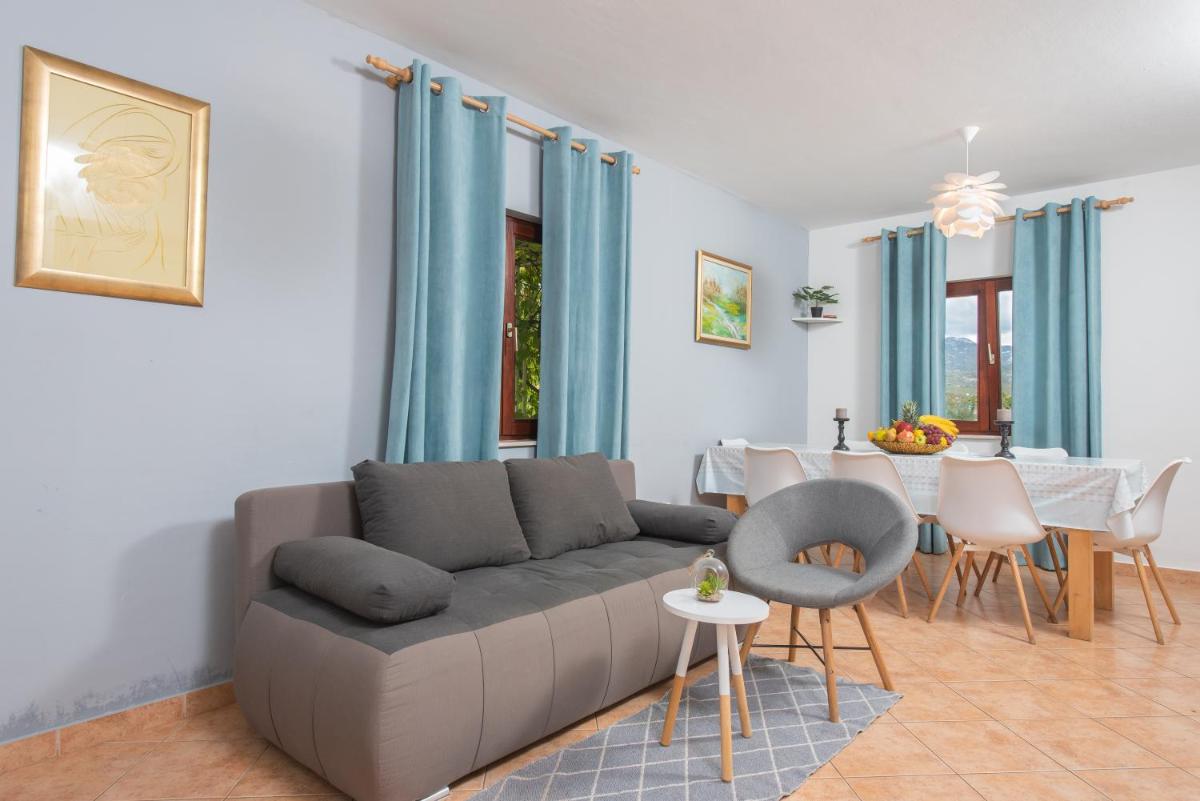 Holiday Home surrounded by nature near Omiš - Housity