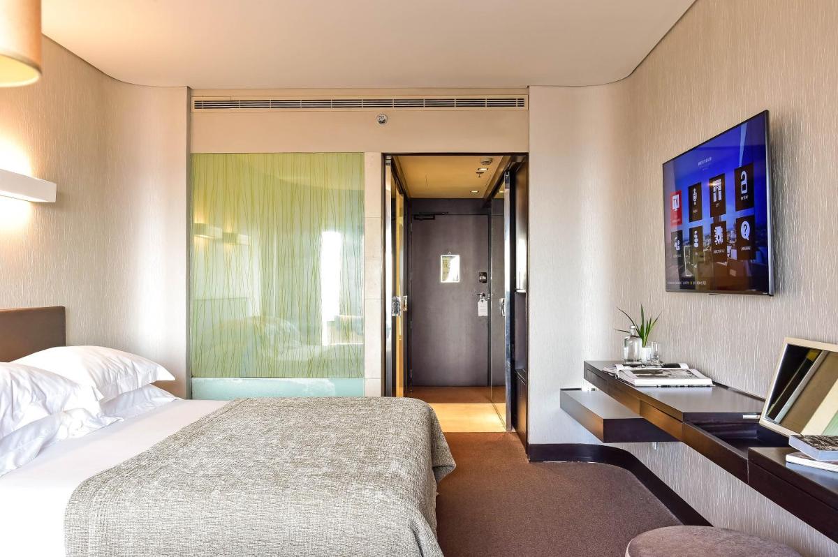 Uma cama ou camas num quarto em Porto Palácio Hotel by The Editory