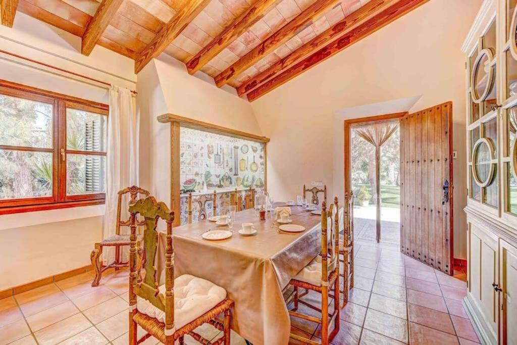Typical Mallorcan country house with style, Special Prices Car Hire for our Guests - Housity
