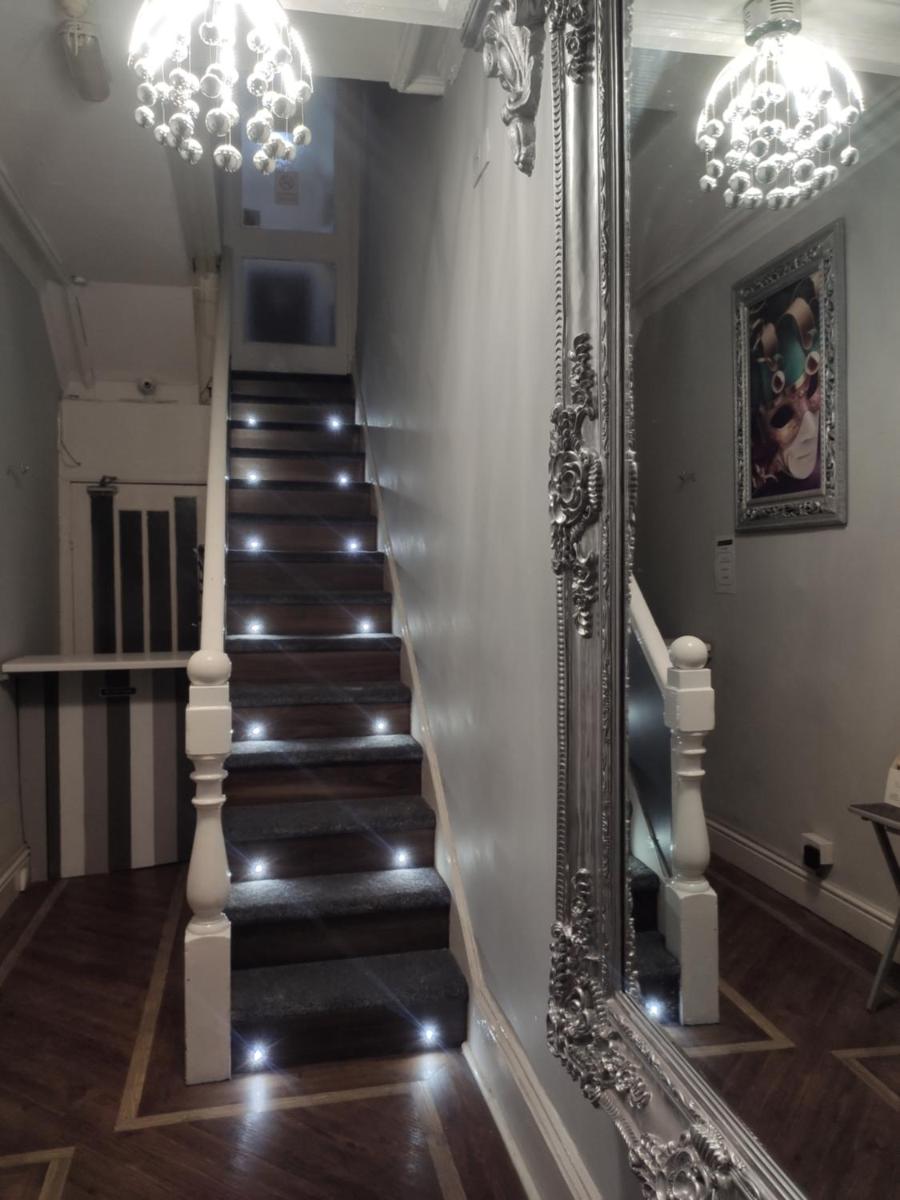 Mardi Gras Hotel - Housity