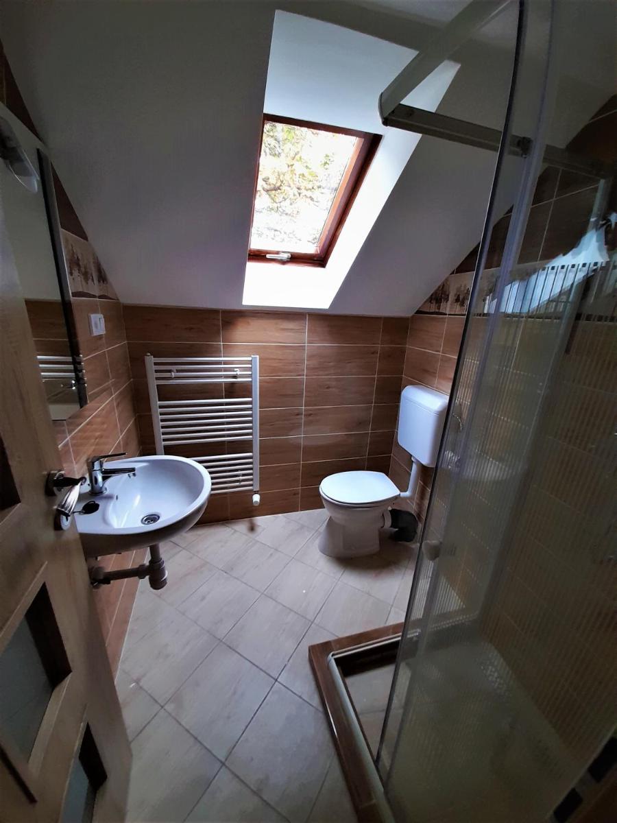 Bársony Vendéglő és Panzió - Housity