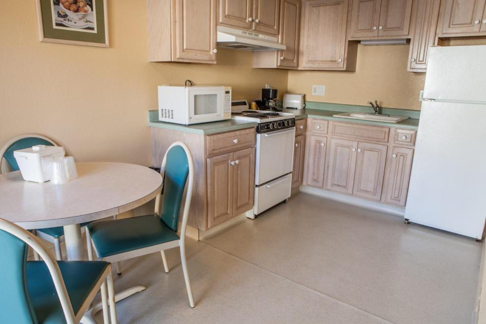 Marinwood Inn & Suites - Housity