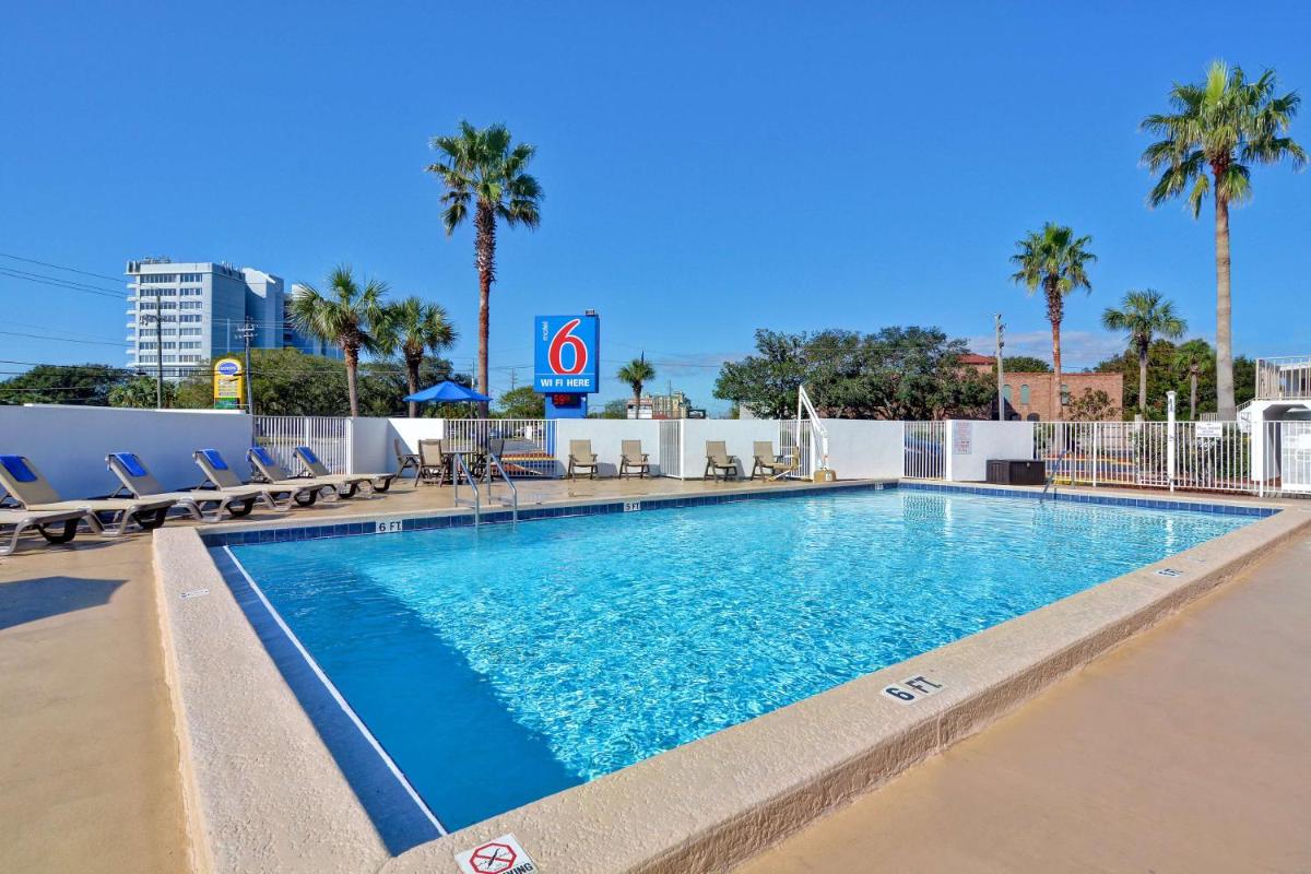 Motel 6-Destin, FL - Housity