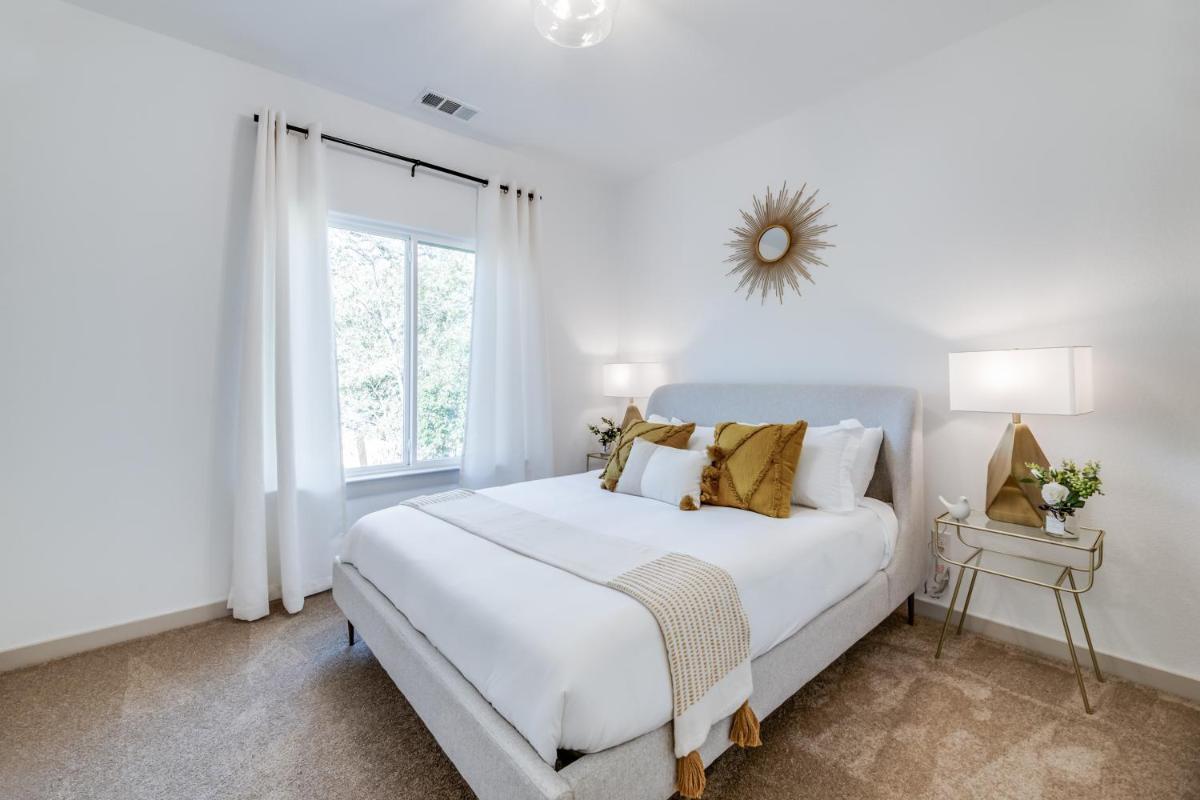 Arlington Home Near AT&T Stadium, Globe Life Field, Six Flags, UTA - Housity