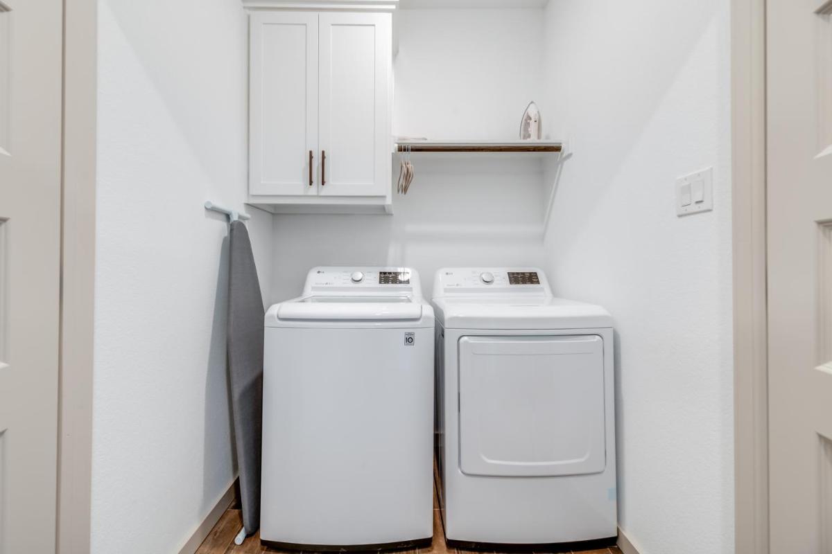 Arlington Home Near AT&T Stadium, Globe Life Field, Six Flags, UTA - Housity