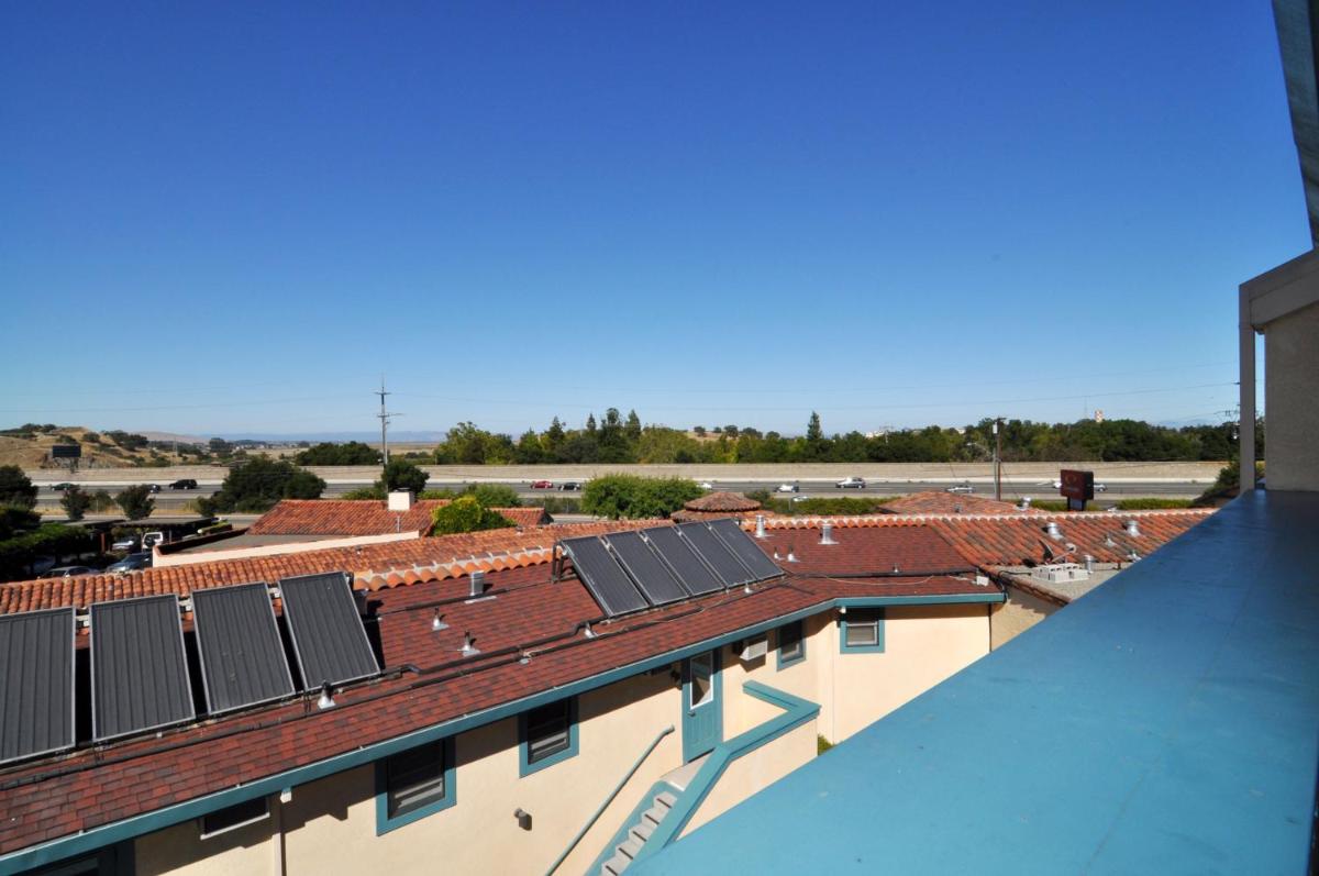Marinwood Inn & Suites - Housity