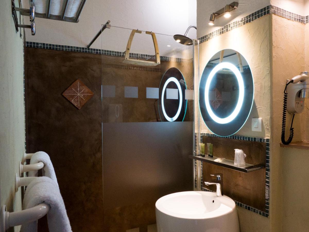 Salle de bains dans l'établissement Le Belvedere
