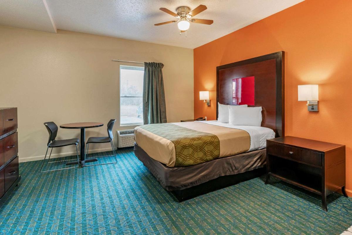 Econo Lodge Inn & Suites - Housity