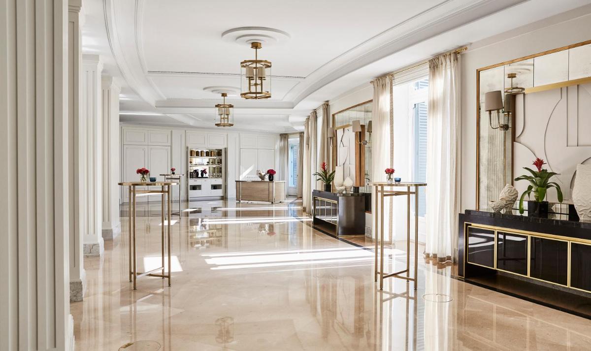 El vestíbulo o zona de recepción de Four Seasons Hotel Madrid
