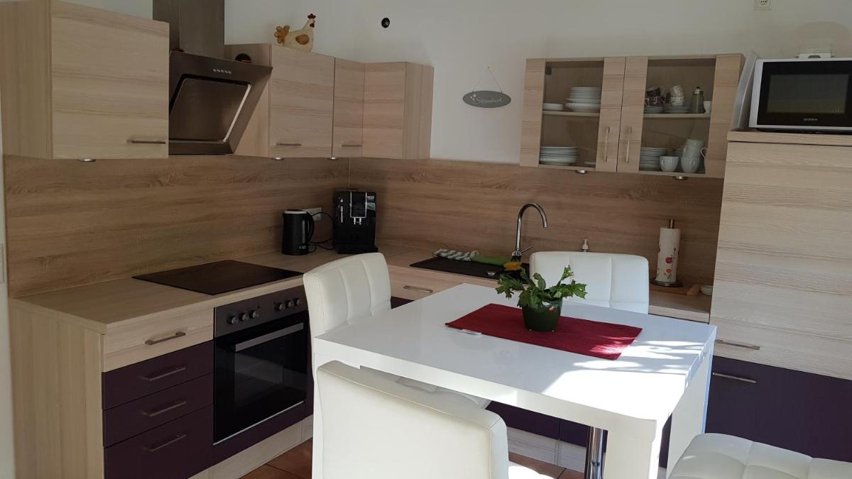 Ferienhaus Fichtenwalde, 160m², 3 SZ, 2 Bäder, bis 6 Personen, Garten, VDSL - Housity