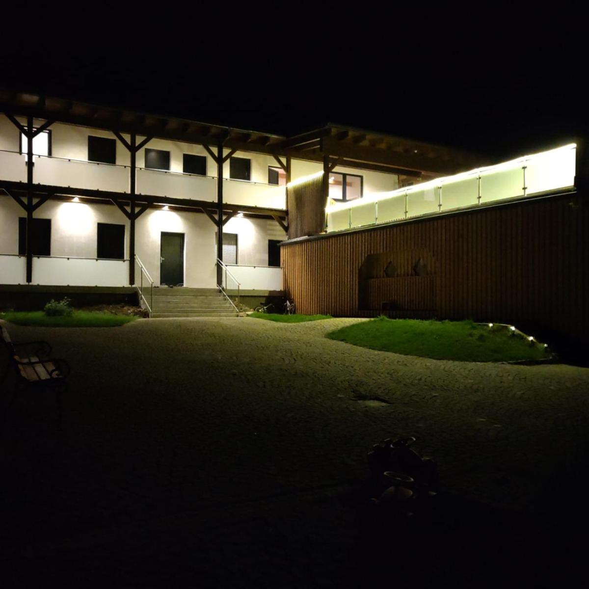 Hofstadl Sonja Liebhart - Housity