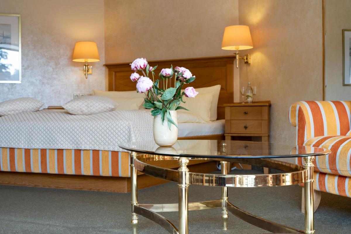 Ein Sitzbereich in der Unterkunft Hotel Deimann