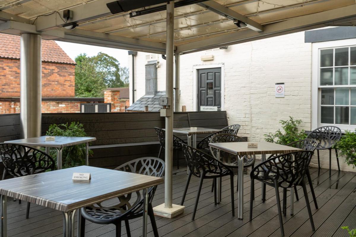 Advocate Arms - Housity
