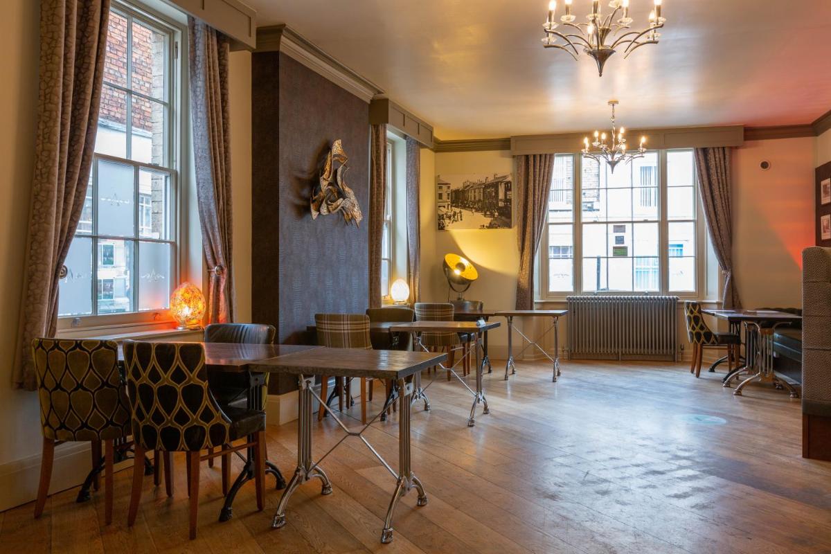 Advocate Arms - Housity