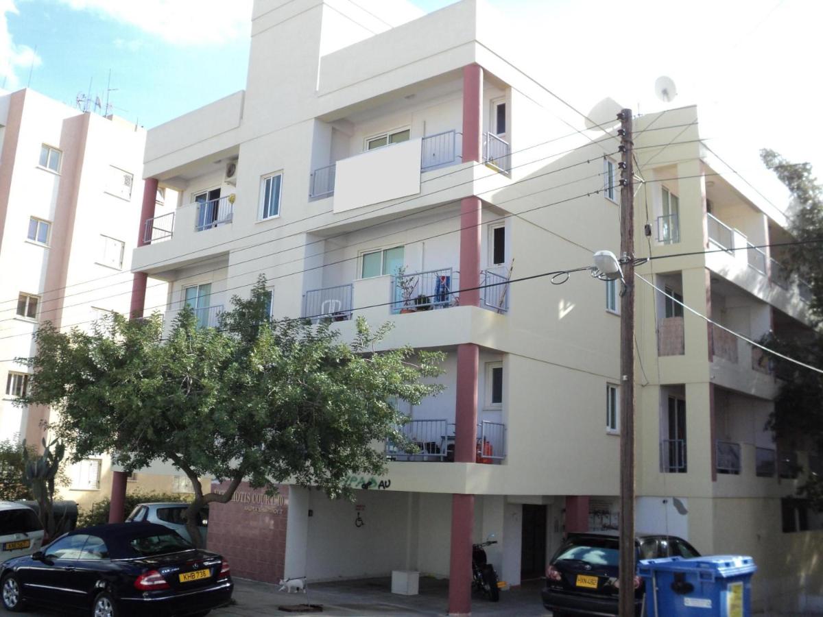 Lykavitos Apartments - Housity