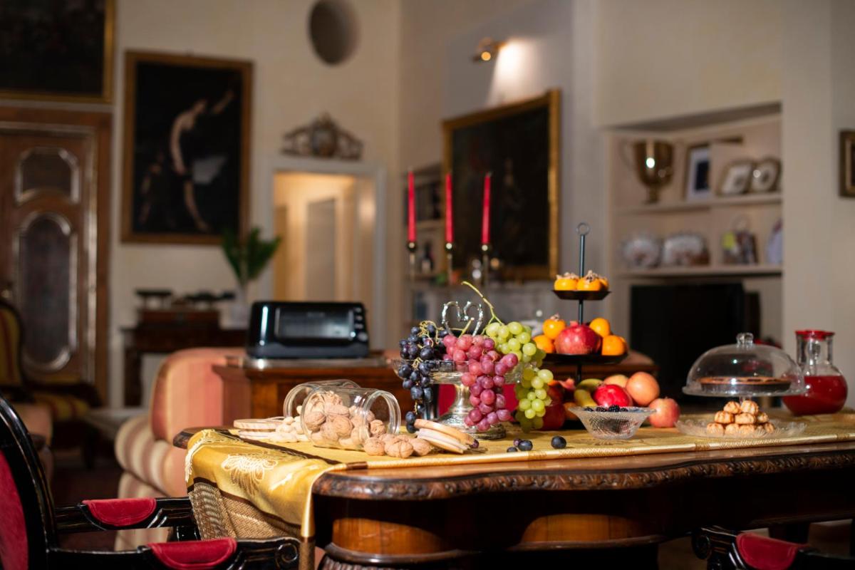 Gran Suite Piazza Maggiore - T&T communications - Housity