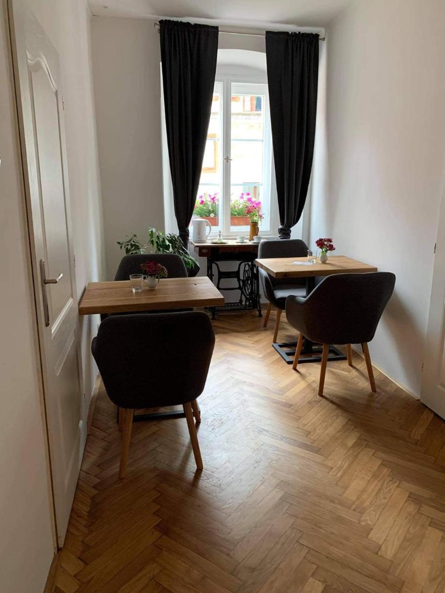 Penzion U Johanky - Housity