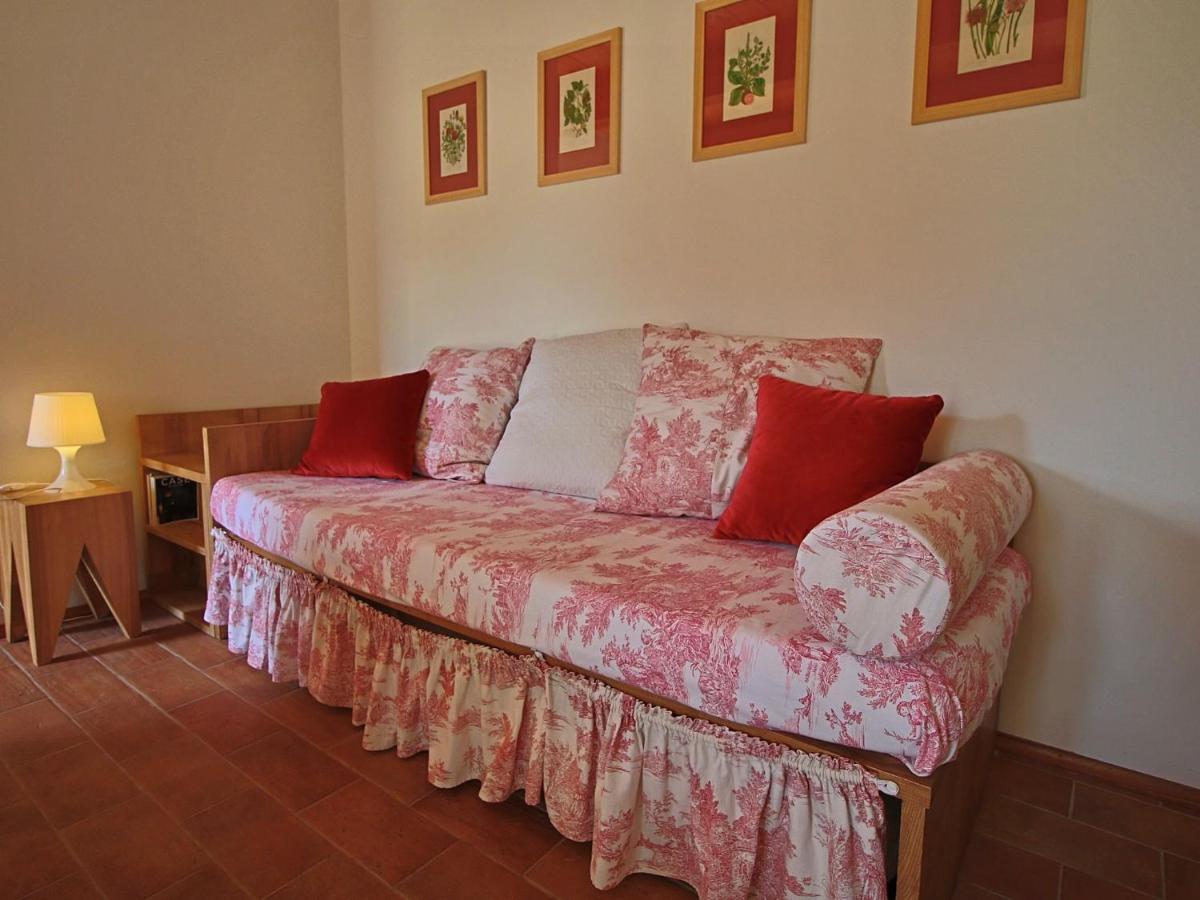 Cottage in Montelabbate with Pool & Forest - Housity