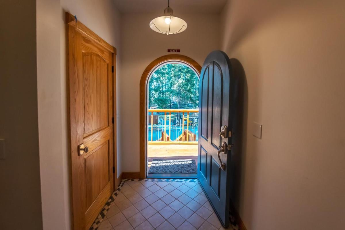 A Blue Sky Lodge - Housity