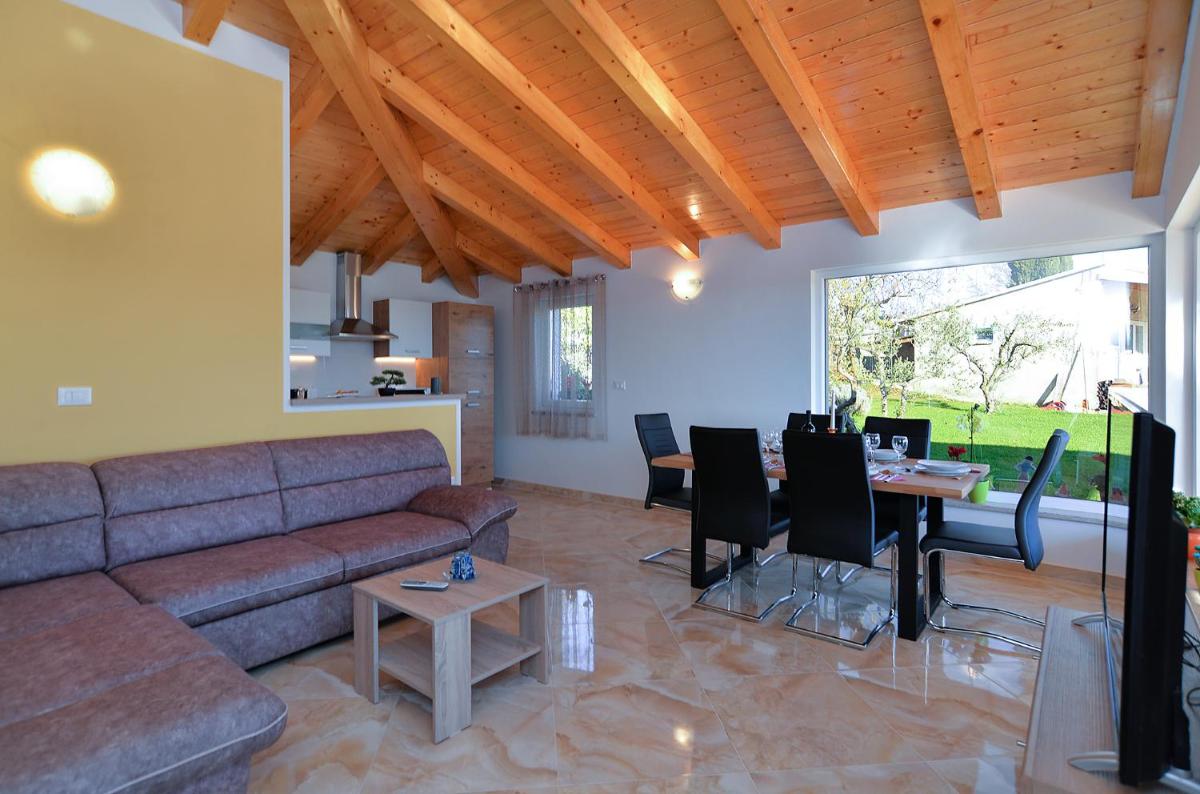 House Roza 2065 - Housity