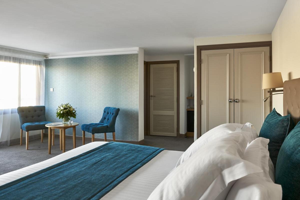 Coin salon dans l'établissement Splendid Hotel & Spa Nice