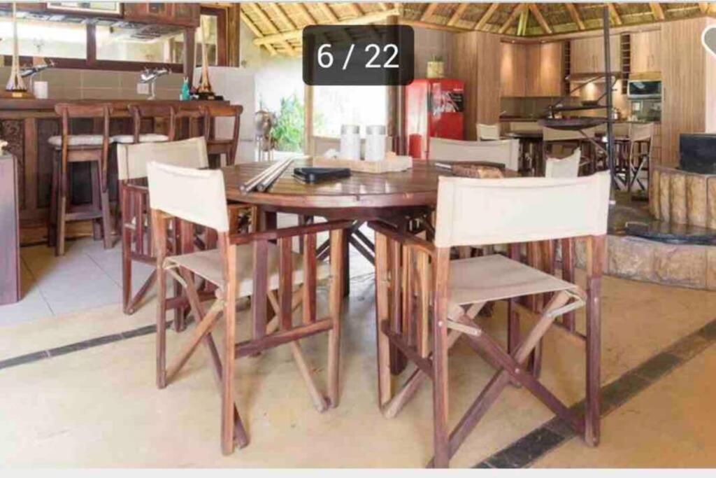 Zebula Golf Estate and Spa -Tok-Tokkie Knocking 16 pax Moi Signature Luxury villa - Housity