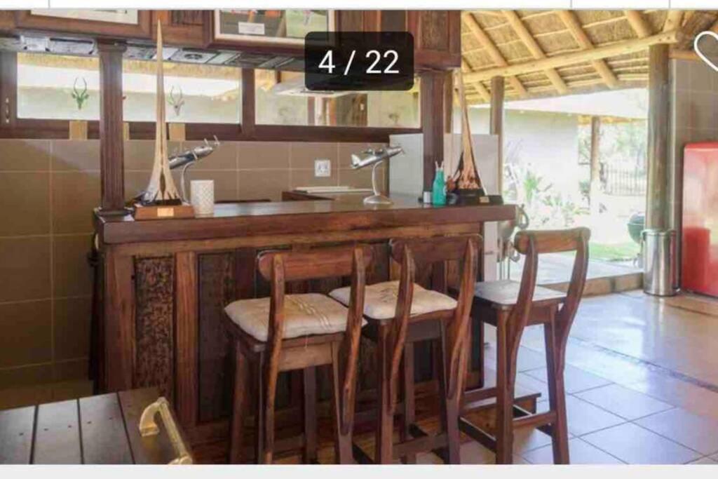 Zebula Golf Estate and Spa -Tok-Tokkie Knocking 16 pax Moi Signature Luxury villa - Housity
