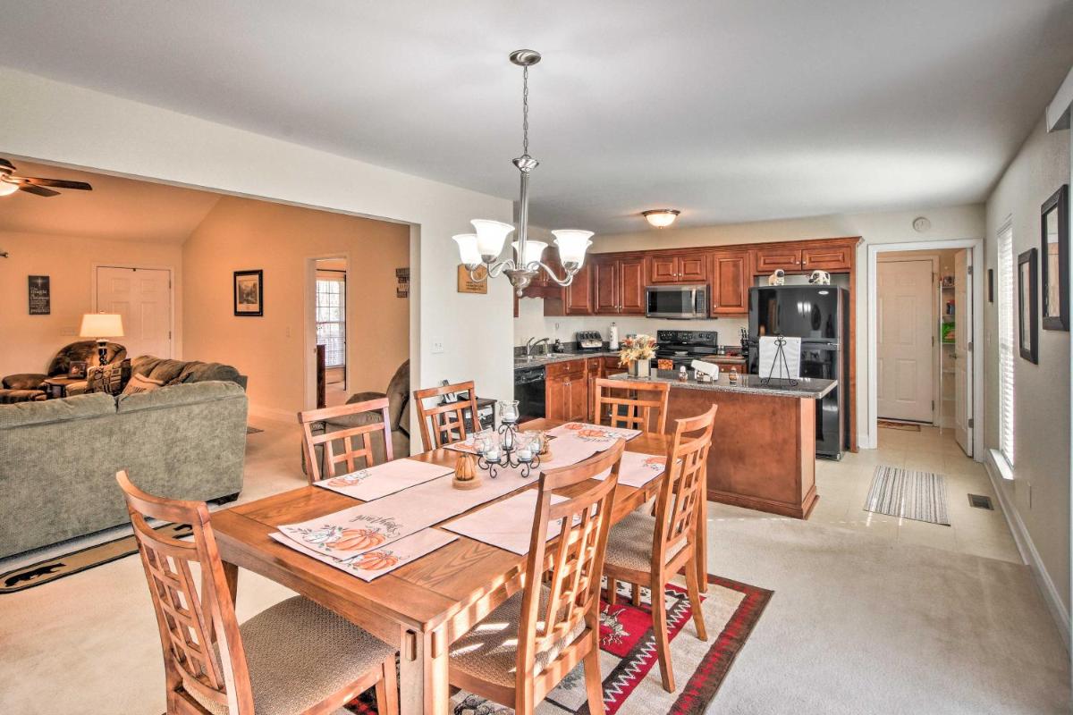 Blairsville Home with Deck and Stunning Mountain Views - Housity