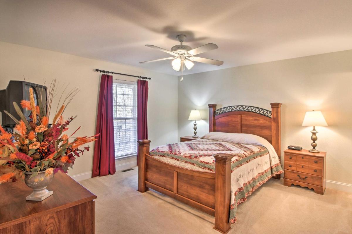 Blairsville Home with Deck and Stunning Mountain Views - Housity