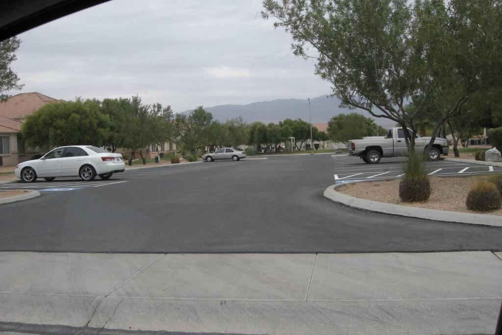 Mesquite Nevada Vacation Rental - Ground Level and double car garage - Housity