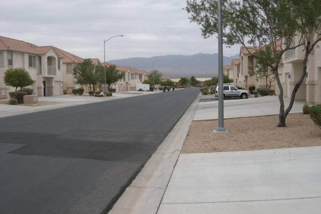 Mesquite Nevada Vacation Rental - Ground Level and double car garage - Housity