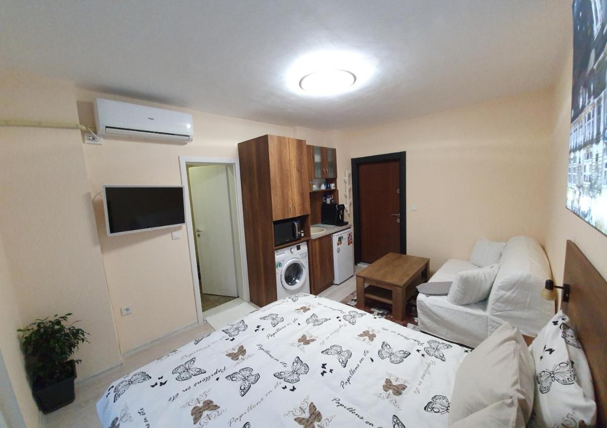 Malavi DV1 small top center studio Ruse - Housity