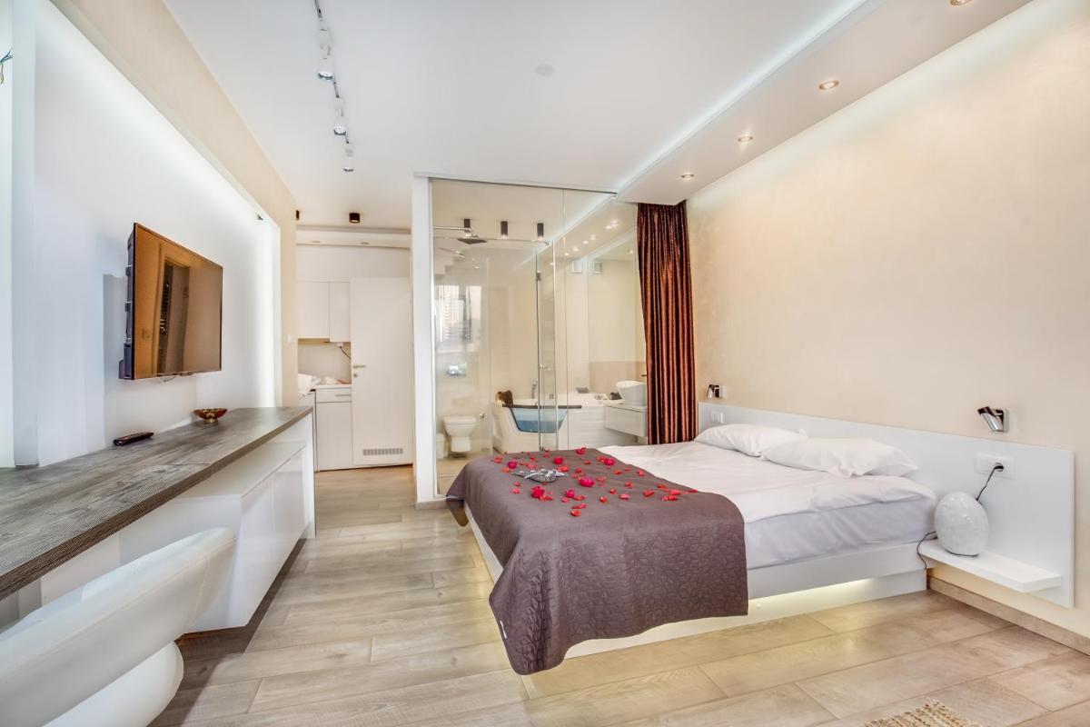 Luxury Boutique City Center Apartments - Housity