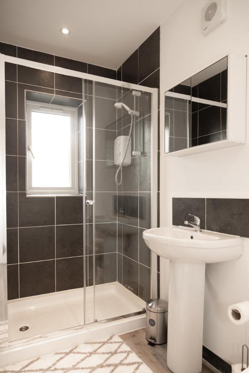 Ashford Getaway - FREE PARKING - SUPERFAST WIFI - NETFLIX - DESIGNER OUTLET CENTRAL - Housity