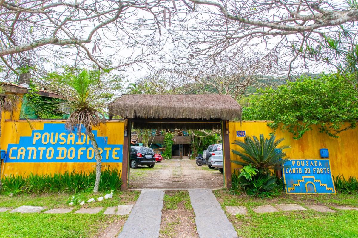 Pousada Canto do Forte Pertinho da Praia do Tombo - Housity