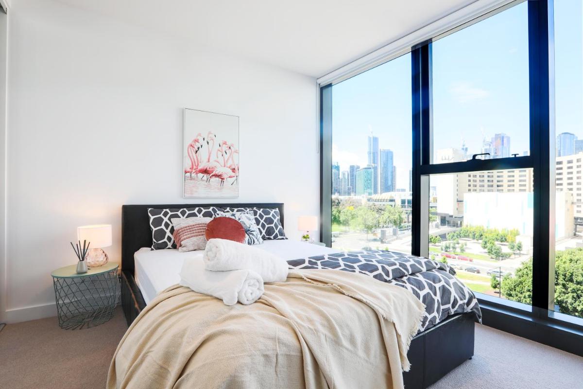 Suitetrails - KOZYGURU DOCKLANDS MODERN COZY 1 BED ROOM UNIT MELBOURNE VDO628
