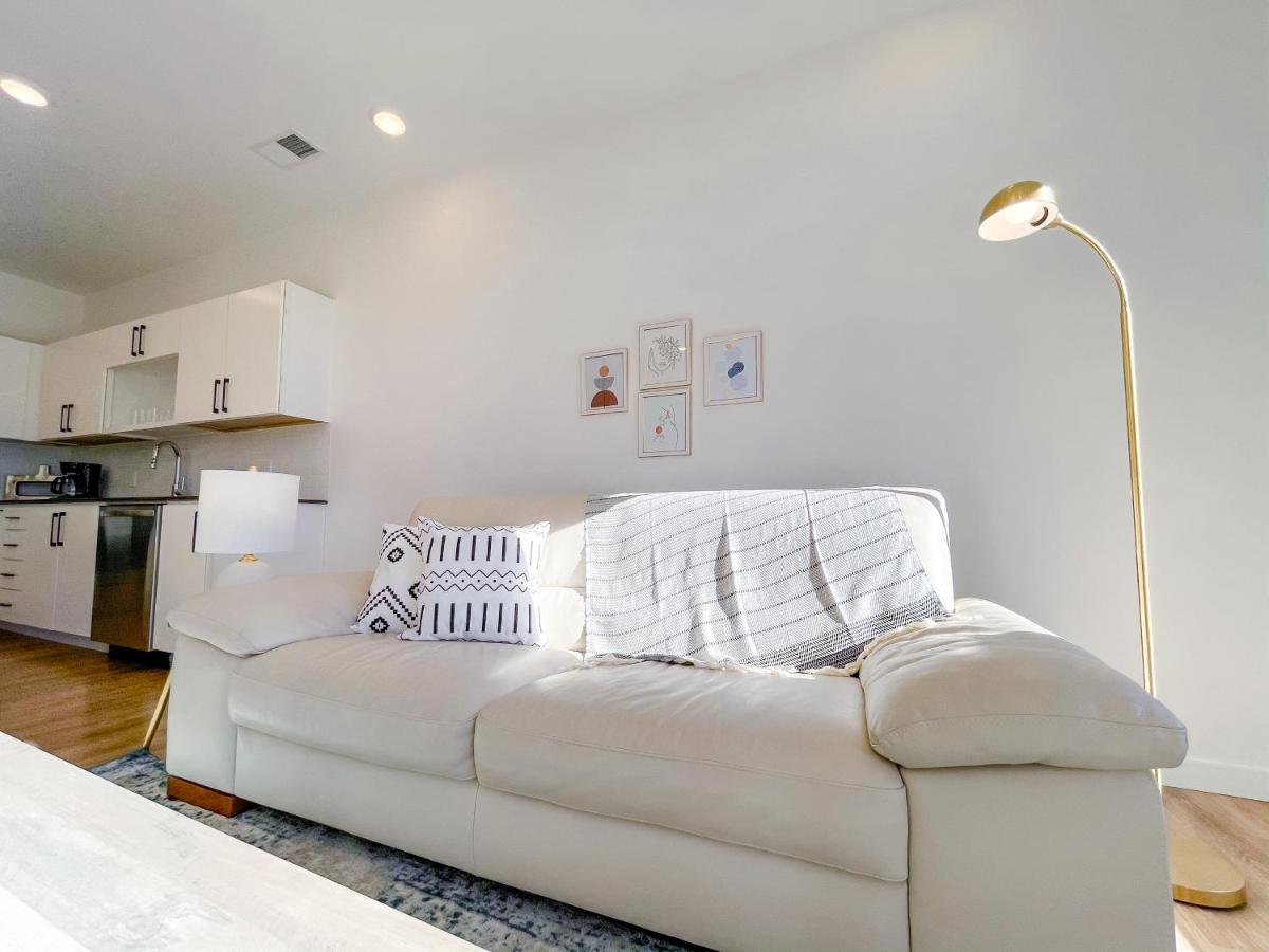 Bright 1BD/1BA Downtown Omaha - Housity