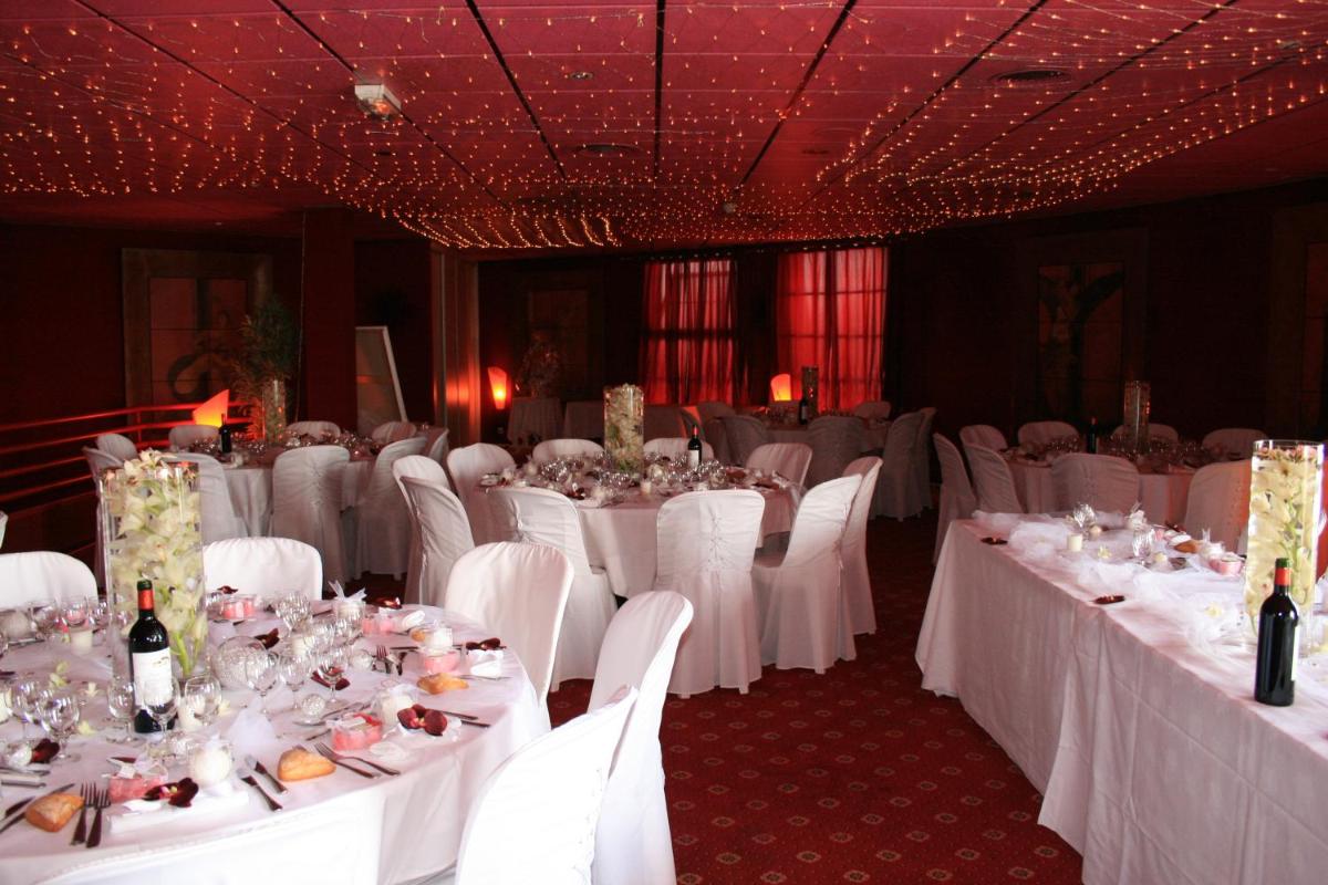 Restaurant ou autre lieu de restauration dans l'établissement Espace Leonard De Vinci
