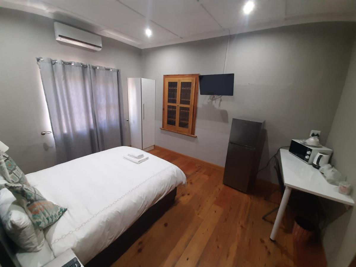 Lux Rooms on 37 - Housity